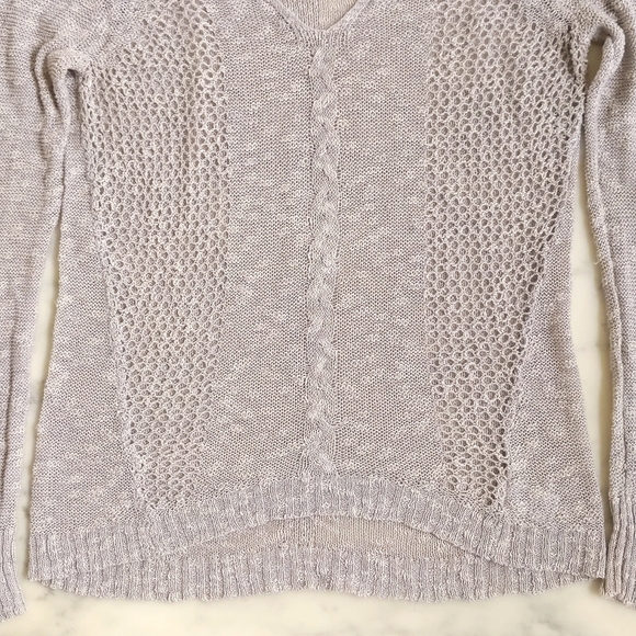 Crochet with Special Yarn V-Neck Long Sleeve Lightweight Sweater. - Picture 5 of 6